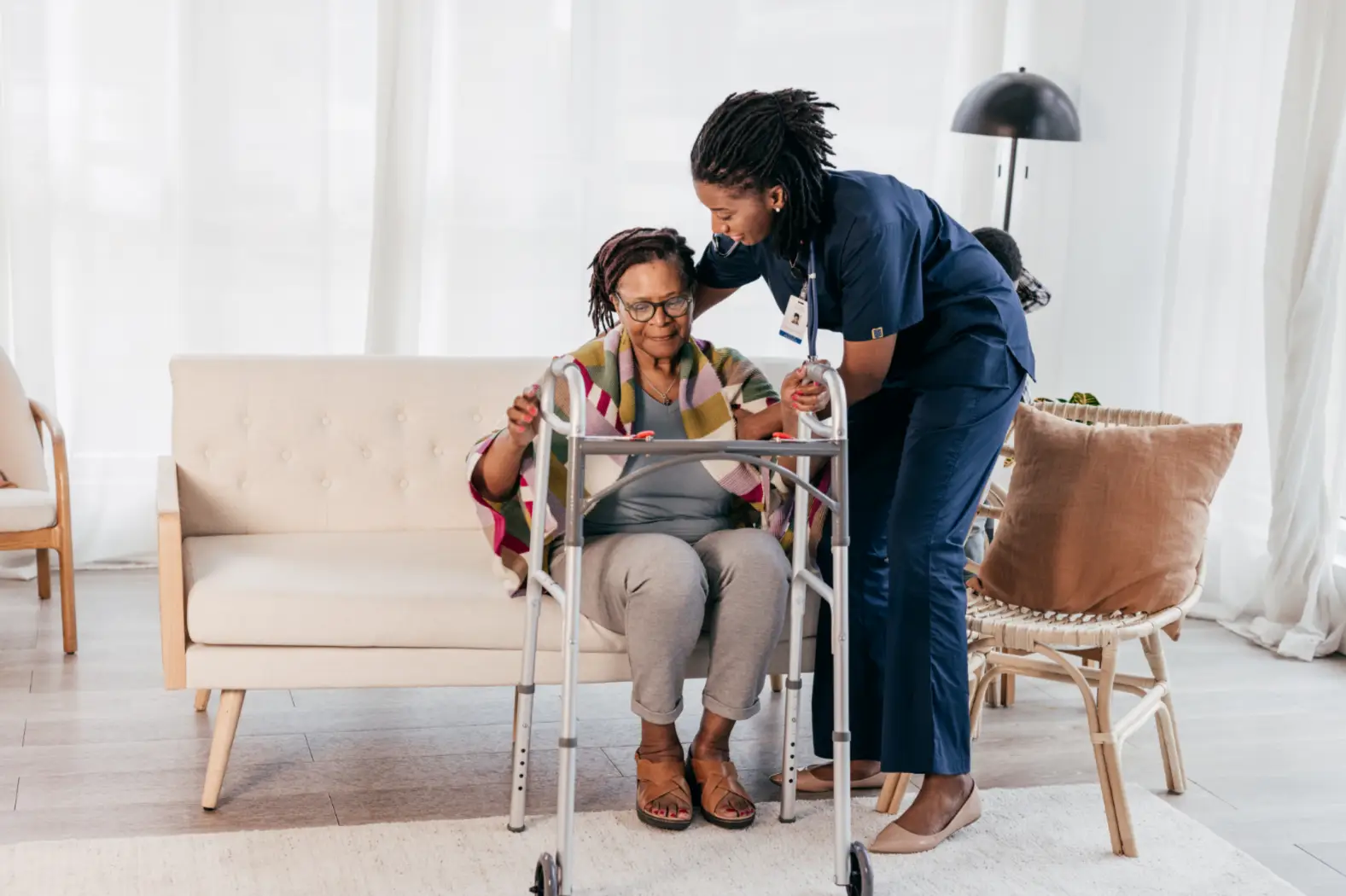 Hourly vs. Live-In Caregivers — What’s the Difference?